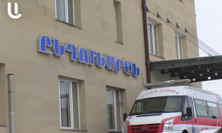 Գյումրիում 4-5 հոգի մեքենայից իջնելով՝ դանակահարել են կանգառում կանգնած երիտասարդի. Առավոտ