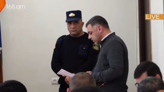 Չի եղել օբյեկտիվ քննություն. անտեսվել է տեսագրությունը. տուժողը հայտնել է` սխալմունք է եղել, մանկապարտեզ է գնացել… զենք չի տեսել, քննիչը բղավել է. Վահե Մակյանը տարբեր ցուցմունքներ հրապարակեց