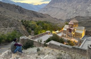 «Տրամադրվում ես, մտածում ես, գծում ես, գրում ես, պատրասվում ես, ոգևորվում ու ոգևորում ես ու մեկ էլ…». Վարուժան Գեղամյան