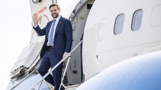 Վենսը Երևան հասնելու ճանապարհին է