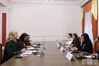 ԵԱՀԿ/ԺՀՄԻԳ փորձագետները «Պատիվ ունեմ» խմբակցության կին պատգամավորների հետ քննարկել են ՀՀ քաղաքական կյանքում կանանց մասնակցությունը, առկա խնդիրները և մարտահրավերները