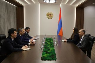 ՀՀ ԱԽ քարտուղարն ու Ղազախստանի դեսպանն անդրադարձել են տարածաշրջանային տրանսպորտային կապուղիների ապաշրջափակմանը