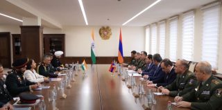Սուրեն Պապիկյանը հանդիպել է Հնդկաստանի զինված ուժերի պաշտպանության շտաբի պետի հետ