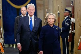 Բիլ և Հիլարի Քլինթոնները համաձայնել են Կոնգրեսում ցուցմունք տալ Էփշտեյնի հետ կապերի վերաբերյալ