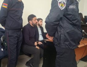 Կարգալույծ քահանաները Կաթողիկոսի տնօրինությունն անվավեր ճանաչելու պահանջով դիմել են դատարան. «Հետք»