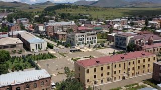 Կարեն և Սամվել Կարապետյանների նախաձեռնությամբ 2017-2019թթ. հիմնովին նորոգվել է Տաշիրի հրապարակն ու քաղաքային այգին