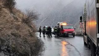 Լարսը փակվել է բոլոր տրանսպորտային միջոցների համար. պատճառը քարաթափո՞ւմն է