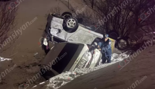 Կոտայքում բախվել են «Nissan»-ն ու «Mitsubishi»-ն, հայտնվել են ձորակում