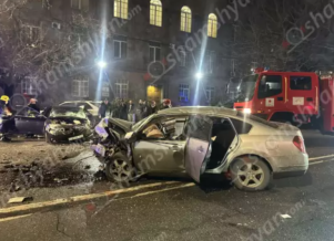 Խանջյան փողոցում բախվել է 4 մեքենա, կան վիրավnրներ