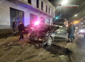 Երևանում բшխվել են «Mercedes»-ը ու թիվ 7 երթուղին սպասարկող «Zhongtong» մակնիշի ավտոբուսը