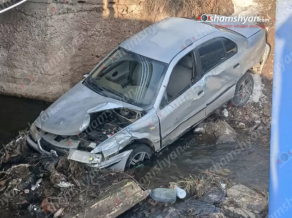 Չարենցավան-Արզական ճանապարհին «Mercedes»-ը դուրս է եկել երթևեկելի գոտուց և հայտնվել գետի ափին. վարորդը ոչ սթափ է եղել