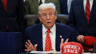 Էպշտեյնի եղբայրը Թրամփին մեղադրել է ֆինանսիստի սպանության մեջ