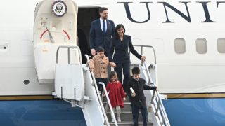 Վենսը հանդիպում է Նիկոլ Փաշինյանին և կառավարության բարձրաստիճան պաշտոնյաներին՝ ընդգծելու օգոստոսի 8-ին տեղի ունեցած Խաղաղության գագաթնաժողովից հետո գրանցված խոշոր ձեռքբերումները․ ԱՄՆ դեսպանատուն