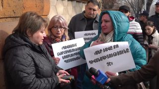 Խելքի՛ եկեք. դուք Ամանոր եք դիմավորում, մենք սառը քարերը գրկած՝ Եռաբլուրում ենք. զոհվածի մայր