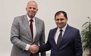Սուրեն Պապիկյանը հանդիպել է Բելգիայի պաշտպանության և արտաքին առևտրի նախարարի հետ