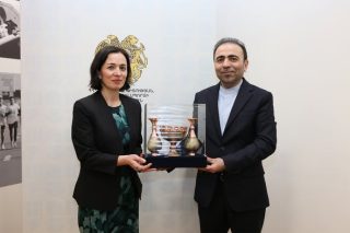 ԿԳՄՍ նախարարը և Իրանի դեսպանն անդրադարձել են ՀՀ դպրոցներում որպես տարածաշրջանային լեզու պարսկերենի ուսուցմանը