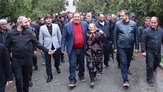 Ամասիա գյուղում Ռադիկը հրավիրեց իրենց տուն, ազնիվ արդար հայի տուն… Մեծագույն երջանկություն է, երբ մարդ կարող է ազատ շրջել իր երկրի գյուղերով, բարևել. Գագիկ Ծառուկյան