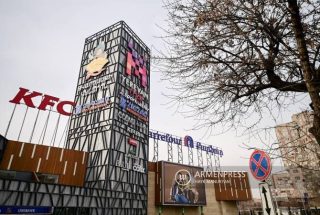 Հրդեհ Արշակունյաց պողոտայում գտնվող առևտրի կենտրոններից մեկում (թարմացված)