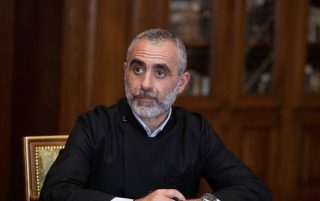 Ամենայն Հայոց Կաթողիկոսի այցը Վրաստան արգելելը հարված էր մեր երկրի միջազգային վարկանիշին. Տեր Եսայի ավագ քահանա Արթենյան