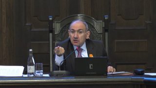 Քանդե՛ք բոխչաները, դասավորե՛ք պահարաններում, հակառակ դեպքում՝ տարածաշրջանից մեծ կտորն ականջն է մնալու. Փաշինյանը՝ արցախահայերին