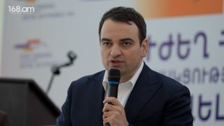 Նայեք՝ գելի դեմը ում ենք հանել կռիվ. դրա համար էլ՝ ուր եկել, տակ ա տվել.Կարապետյանը՝ Փաշինյանի մասին