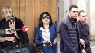 Ժամը 11.00-ին մեզ կանչել են, արդեն 40 րոպե անցել է, քննչական բաժնի դռները փակ են. պաշտպաններ