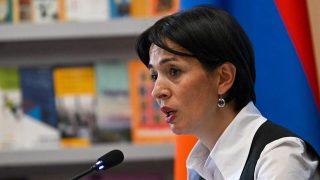 Բրոնզե «Խազեր» և կարմիր գորգ՝ 36 միլիոն դրամով. ԿԳՄՍՆ-ի հերթական շռայլությունը