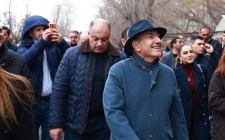 Փաշինյանը մտել է Յոթ Վերք, հավատացյալների մի մասը դուրս է եկել եկեղեցուց