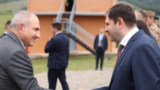 Պապիկյանը հրաժարվում է տրամադրել Փաշինյանի խոստացած զենքերի գնապիտակների մասին տեղեկությունը. գաղտնի է պահում նաև պետական պարտքի չափը