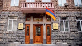 ԱԱԾ շենքը հրկիզել փորձող անձը ձերբակալվել է