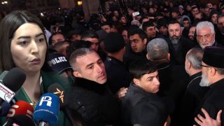 Ինչո՞ւ էին քաղաքացիական հագուստով ոստիկանները ուղեկցում 10 եպիսկոպոսներին. Հայաստանը Սիցիլիա չէ