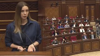 Ալիևի՞ն եք ժողովրդի վրա տղա բերում, Ալիևով եք մեզ սպառնում մի աթոռ պահելու համար. Աննա Գրիգորյան