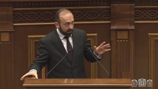 Երաշխավորացավ են կպել. որևէ մեկի սիրուն աչքերի համար երաշխավոր չեն դառնում. Արարատ Միրզոյան