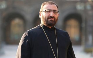 Արշակ սրբազանը կալանքից անհապաղ ազատ արձակվեց