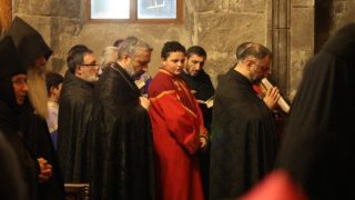 «Աղոթքից զորեղ զենք չկա, աղոթքը անկարելին կամ անհնարը հնարավոր է դարձնում». Արագածոտնի թեմը միասնական ժամերգության էր մեկտեղվել