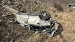 Սիսիան-Գորիս ավտոճանապարհին «Opel Astra»-ն դուրս է եկել ճանապարհի երթևեկելի գոտուց և մոտ 100 մետր գլորվելով հայտնվել ձորում․ 3 զnհերն ու 1 վիրավnրը երիտասարդ տղաներ են