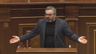 Հերի՛ք ա, էս ամբիոնից մունաթ գաք ժողովրդի վրա, ամբախ-զամբախ խոսեք. հերի՛ք է. Դանիելյանը՝ ՔՊ-ին