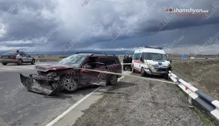Երևան-Երասխ-Մեղրի ավտոճանապարհին բախվել են «Opel»-ն ու շտապօգնության ավտոմեքենան․ կան տուժածներ