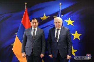 Սուրեն Պապիկյանը հանդիպել է ԵՄ պաշտպանության և տիեզերքի հարցերով հանձնակատարի հետ