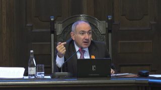 Ասենք թե, ես 1 կամ 5 հեկտար հող ունեմ, դա ինչո՞վ է իմ կյանքը թեթևացնելու. Նիկոլ Փաշինյանը՝ Պապոյանին