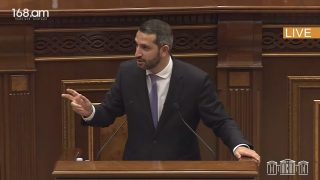 Ռուբեն Ռուբինյանն ԱԺ-ում մատ է թափ տալիս ու բոլոր կորուստների համար ՌԴ-ին մեղադրում