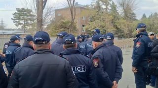 Դատարանի բակում մեծաթիվ ոստիկանական ուժեր են կենտրոնացված