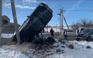 Կոտայքում «Lada Priora»-ն գլխիվայր շրջվել է