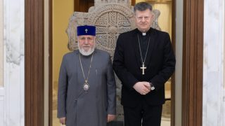 Ամենայն Հայոց Կաթողիկոսը Սուրբ Աթոռի առաքելական նվիրակի հետ քննարկել է տարածաշրջանում ստեղծված իրավիճակն ու Հայաստանում Եկեղեցի-պետություն ներկա հարաբերությունները
