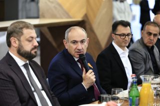 Մենք Ադրբեջանի հետ առաջին հերթին TRIPP-ի շրջանակներում երկաթուղին կբացենք. Փաշինյանը խոշոր գործարարներին