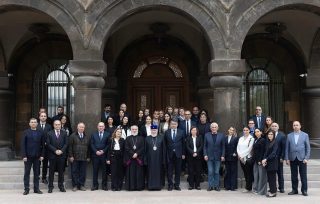 Ամենայն Հայոց Կաթողիկոսն ընդունել է միջազգային համաժողովի մասնակից փաստաբաններին