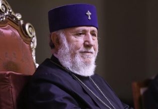 Թող Բարձրյալն Աստված խաղաղություն պարգևի համայն աշխարհին, ապահովության ու բարօրության մեջ պահպանի մեր հայրենիքն ու աշխարհասփյուռ մեր ողջ ժողովրդին. Ամենայն Հայոց Կաթողիկոս