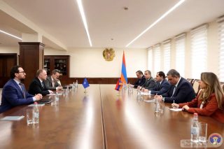 Սուրեն Պապիկյանն ընդունել է Կովկասում և Կենտրոնական Ասիայում ՆԱՏՕ-ի գլխավոր քարտուղարի հատուկ ներկայացուցիչ Քևին Հեմիլթոնին