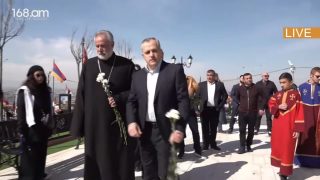 Արցախի նախագահ Սամվել Շահրամանյանը Քառօրյա պատերազմի օրը Եռաբլուրում է
