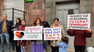 Մոմավառություն` Փաշինյանի շարասյան կողմից սպանված Սոնա Մնացականյանի ու նրա չծնված երեխայի հիշատակին